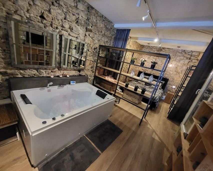 شقة Le 79 Balneo Loft Deco Authentique Centre Climatisation سُت المظهر الخارجي الصورة